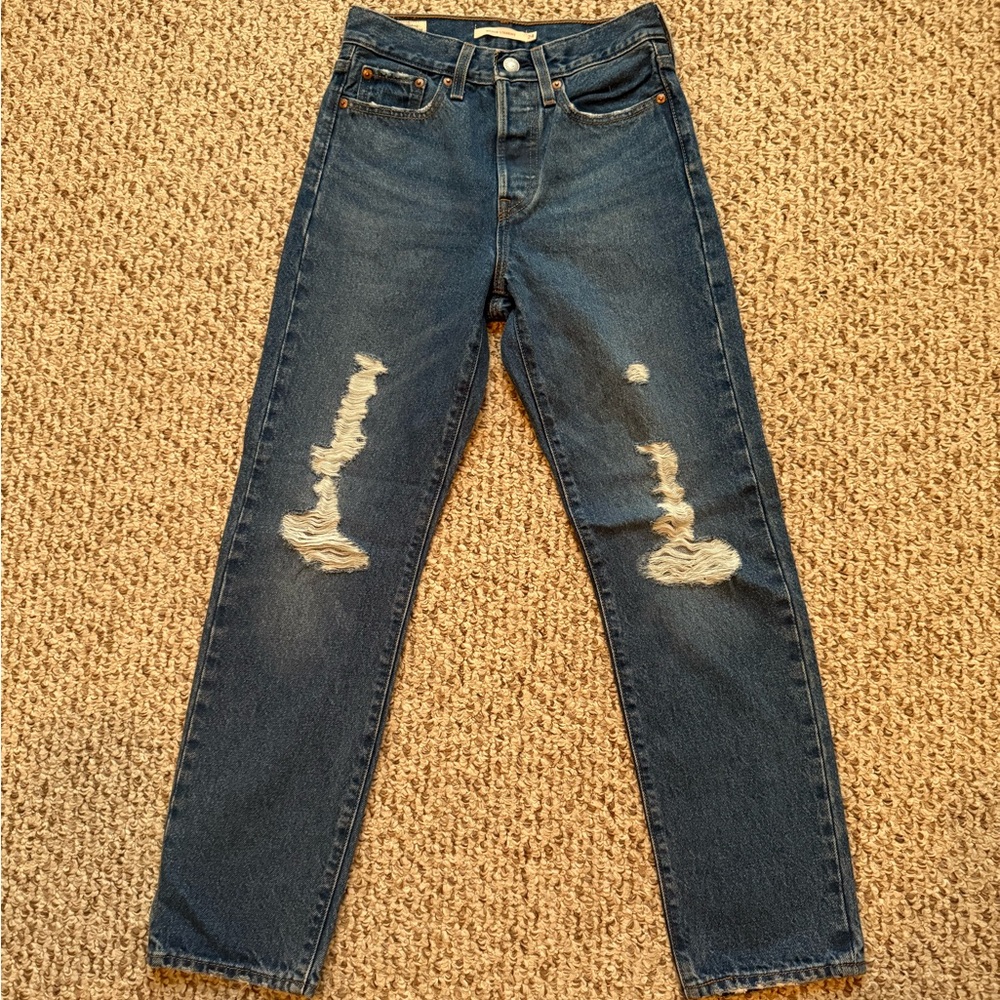 levi's wedgie straight jeans. never worn. size 24